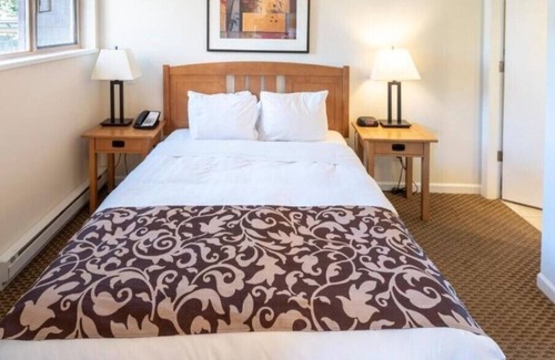 Village North Complejo | Whiski Jack At Tyndall Stone Lodge- Spacious 2 Bedroom W/Full Kitchen