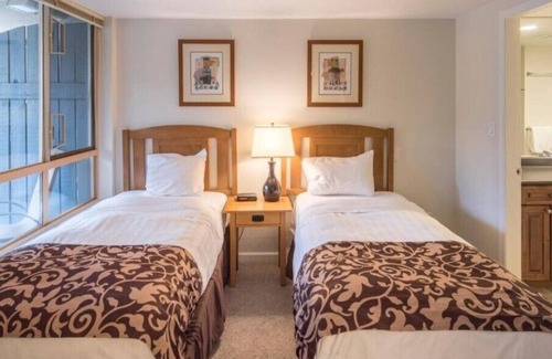 Village North Complejo | Whiski Jack At Tyndall Stone Lodge- Spacious 2 Bedroom W/Full Kitchen
