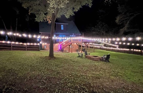 McLeansville Cabina | This cabin is a 3 bedroom(s), 3.5 bathrooms, located in Greensboro, NC.
