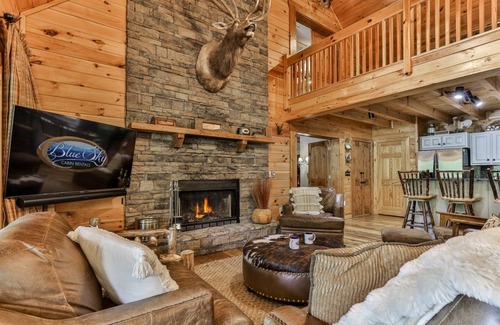 Ellijay Cabina | Whisperbend Lodge | Ellijay, GA