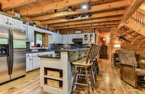 Ellijay Cabina | Whisperbend Lodge | Ellijay, GA