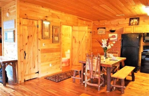 Gatlinburg - Pigeon Forge Cabina | Whispering Creek ¡Tu escapada perfecta!