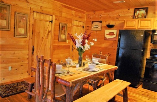 Gatlinburg - Pigeon Forge Cabina | Whispering Creek ¡Tu escapada perfecta!