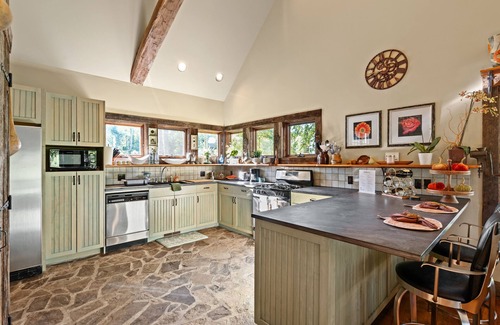 Goshen Casa | Whispering Estate Guest House - A Romantic Countryside Getaway