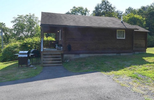The Woods Chalet De Esquí | Whispering Hills - Pet Friendly - Hot Tub - Grill - Wifi - Fire Pit - Covered Porch - Screen Porch - Fireplace - View - Billiard Table - Game room