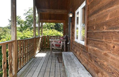 The Woods Chalet De Esquí | Whispering Hills - Pet Friendly - Hot Tub - Grill - Wifi - Fire Pit - Covered Porch - Screen Porch - Fireplace - View - Billiard Table - Game room