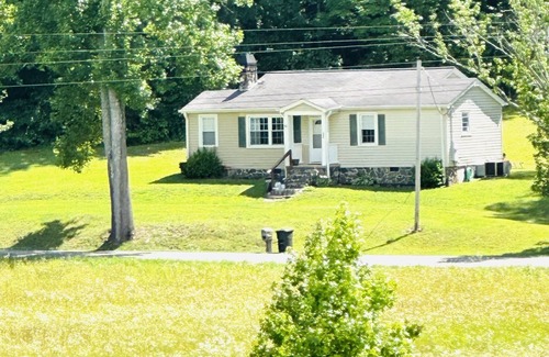 Easley Casa | Whispering Meadow Cottage