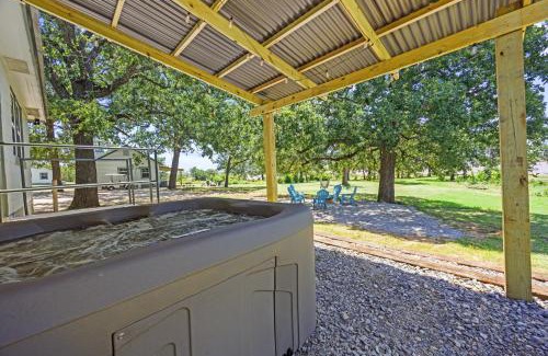 Madill Otro | Whispering Oak- Lakefront Cabin Retreat