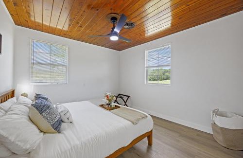 Madill Otro | Whispering Oak- Lakefront Cabin Retreat