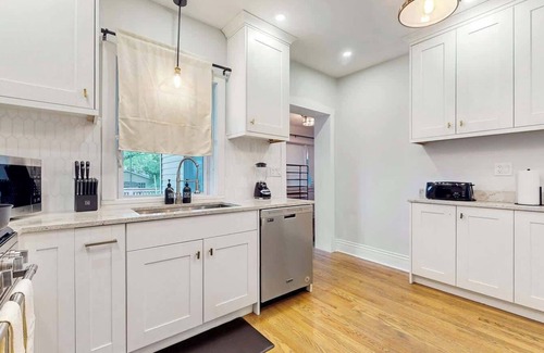 Forest Park Casa | Whispering Oaks Retreat!