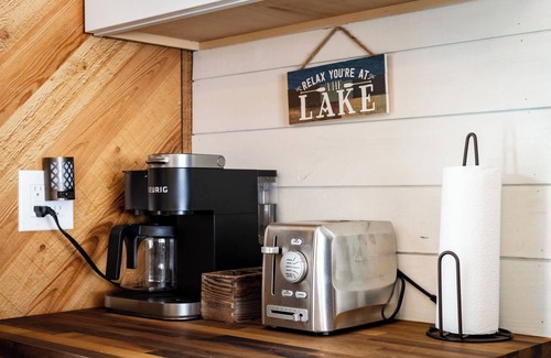 South Lake Tahoe Casa | Whispering Pines Cabin - Family and pet friendly abode