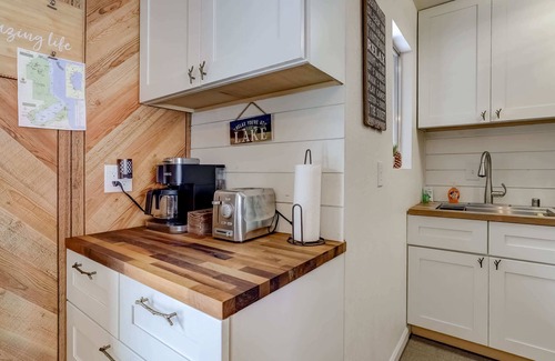 South Lake Tahoe Casa | Whispering Pines Cabin - Family and pet friendly abode