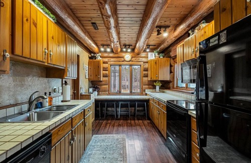 Alma Center Cabina | Whispering Pines/170-Acre Retreat-Pond & Game Room