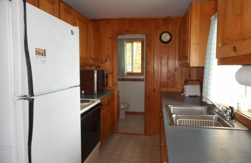Damariscotta Cabaña | Whispering Pines Cottage - Rodeado por el lago Pemaquid con hermosas vistas