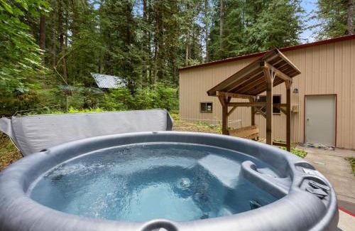 Zigzag Casa | Whispering Pines - Cabin w hot tub