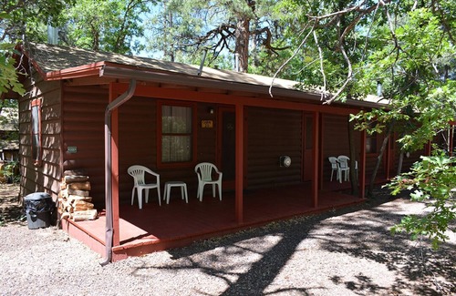 Pinetop-Lakeside Cabina | Whispering Pines - Cabin 20 (Studio)