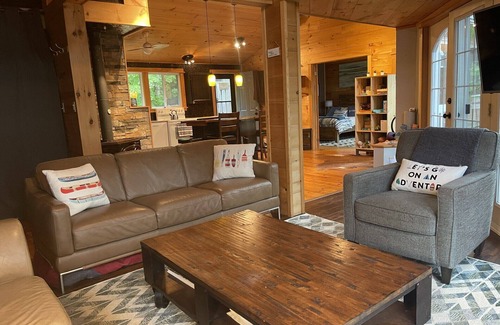 North Frontenac Cabaña | Whispering Pines Cottage
