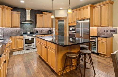 Cle Elum Casa | Whispering Pines Escape in Suncadia- Hot Tub, BBQ, Firepit, Fully Equipped Kitchen, Smart TVs, Hi-speed Wi-Fi