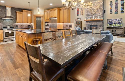 Cle Elum Casa | Whispering Pines Escape in Suncadia- Hot Tub, BBQ, Firepit, Fully Equipped Kitchen, Smart TVs, Hi-speed Wi-Fi