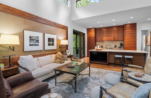 Highlands Cabina | Whispering Pines | Exquisite Modern Home with Hot Tub & Guest Suite