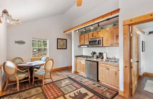 Lakeside Cabina | Whispering Pines, Flathead Lake Rental Cabins
