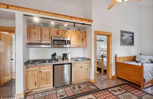 Lakeside Cabina | Whispering Pines, Flathead Lake Rental Cabins