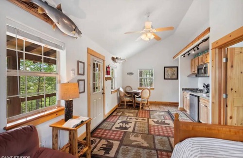 Lakeside Cabina | Whispering Pines, Flathead Lake Rental Cabins