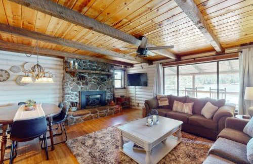 Munds Park Casa | Whispering Pines Lakehouse