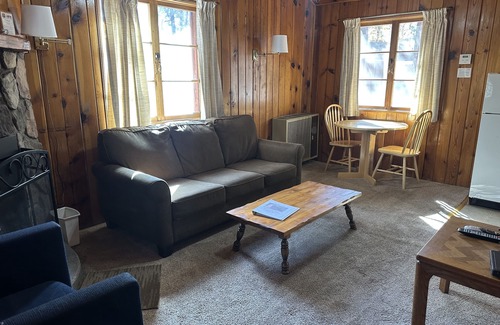 Pinetop-Lakeside Cabina | Whispering Pines Resort-Cabin #1(Highway Front)