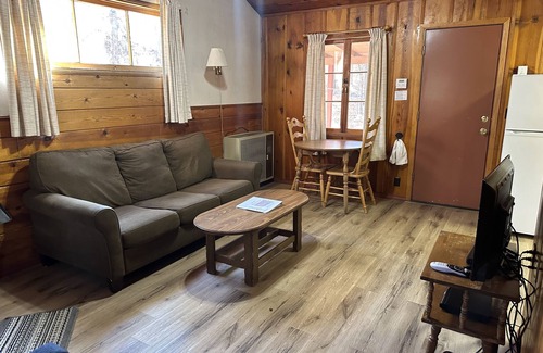 Pinetop-Lakeside Cabina | Whispering Pines Resort- Cabin #3 (Highway Front)