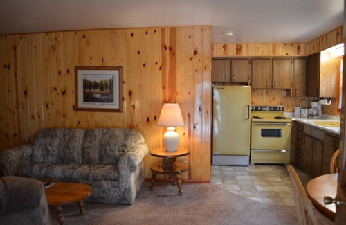 Pinetop-Lakeside Cabina | Whispering Pines Resort- Cabin #14