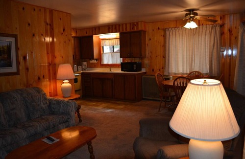 Pinetop-Lakeside Cabina | Whispering Pines Resort- Cabin #14
