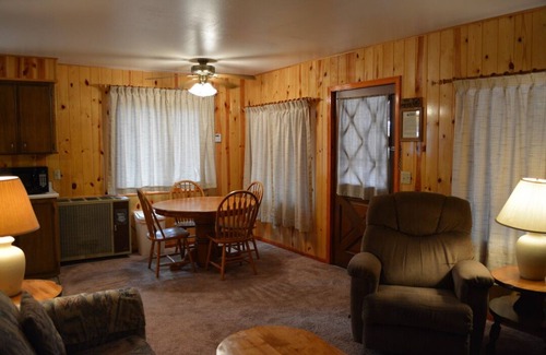 Pinetop-Lakeside Cabina | Whispering Pines Resort- Cabin #14