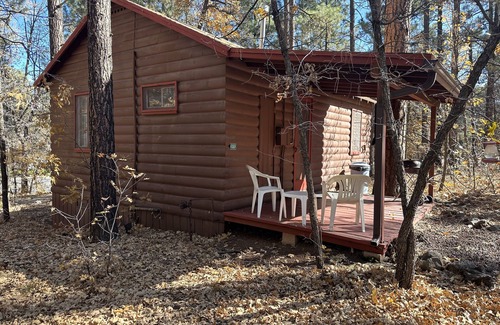 Pinetop-Lakeside Cabina | Whispering Pines Resort- Cabin #2 (Highway Front)