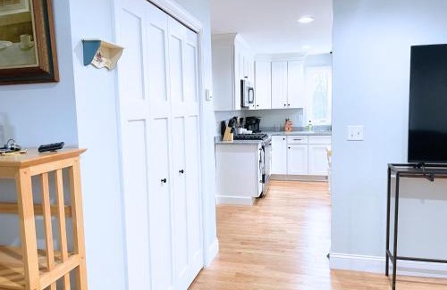 Kingston Casa | Whispering Pines Spacious Home Fire Pit Mod Location Pet ok by Vacation Your Way