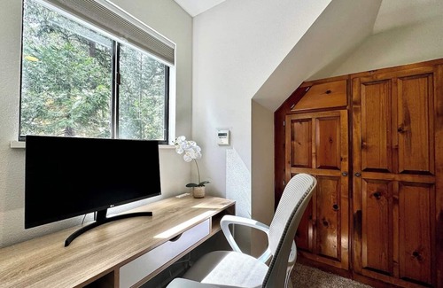 Pollock Pines Casa | Whispering Pines: Garage Parking & Game Room