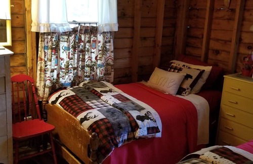 New Durham Cabina | Whispering Pines Waterfront Cabin