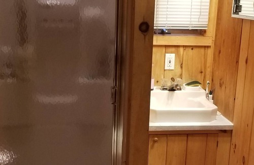 New Durham Cabina | Whispering Pines Waterfront Cabin