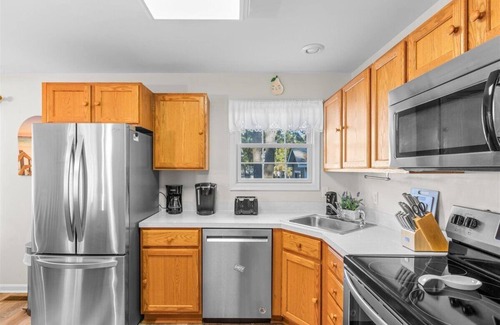 Chincoteague Casa | Whispering Pines on Chincoteague - Dog Friendly!