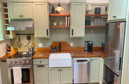 Stillwater Apartamento | Whispering Walnut : Cozy, Newly Built Loft steps from Downtown Stillwater