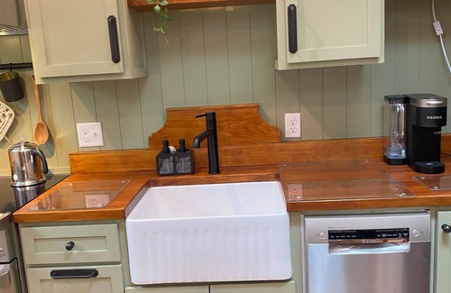 Stillwater Apartamento | Whispering Walnut : Cozy, Newly Built Loft steps from Downtown Stillwater