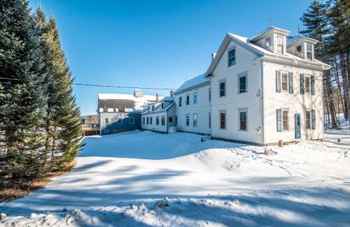 Buckfield Casa | Whispering Waters Farmhouse and Wedding Barn