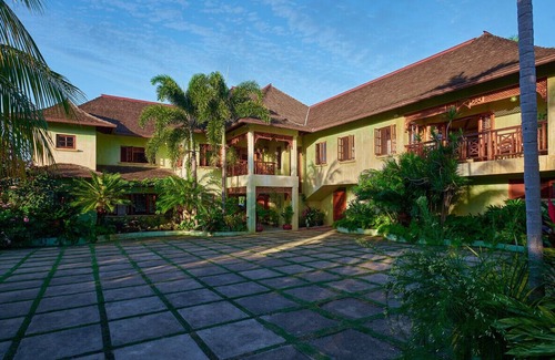 Discovery Bay Villa | Whispering Waters - A 7 bedrom Luxury Villa with a private beach cove