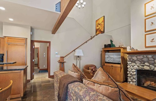 Village North Casa | Whistler Premier - Montebello - MB4745