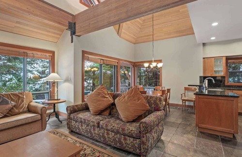 Village North Casa | Whistler Premier - Montebello - MB4745