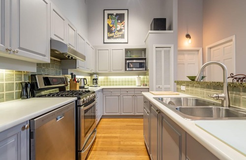 Whistler Village Condominio | Whistler Village Luxury Condo Ski In Walk Out Jacuzzi privado 4 habitaciones y sala multimedia