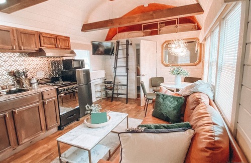 Camden Villa | 😍 Whistling Acres Villa 1, 2 BR Near KY Lake/ TN River