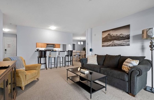 East Kootenay Apartamento | Whistling Peaks | Hot Tub | Pool | Gas Fireplace