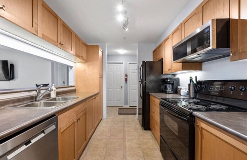 East Kootenay Apartamento | Whistling Peaks | Hot Tub | Pool | Gas Fireplace