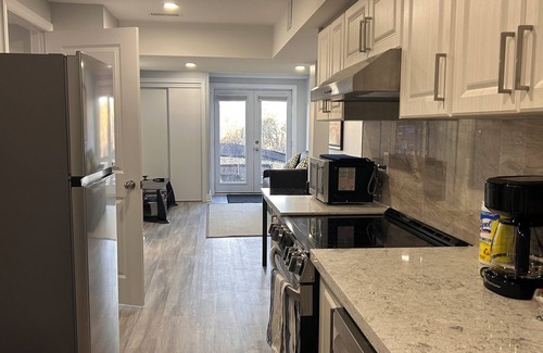 Whitby Apartamento | Whitby Hideout - 3BR 5BD 3WR Pool Table Sauna close to Thermea SPA